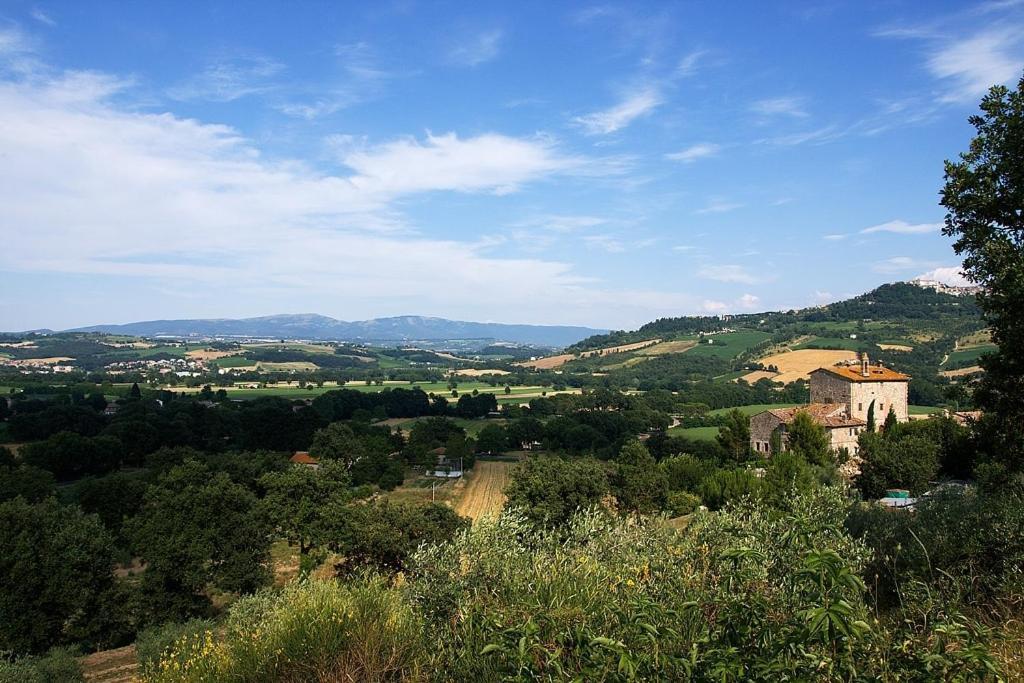 Gli Appartamenti Di Torre Bertona Todi Exterior foto