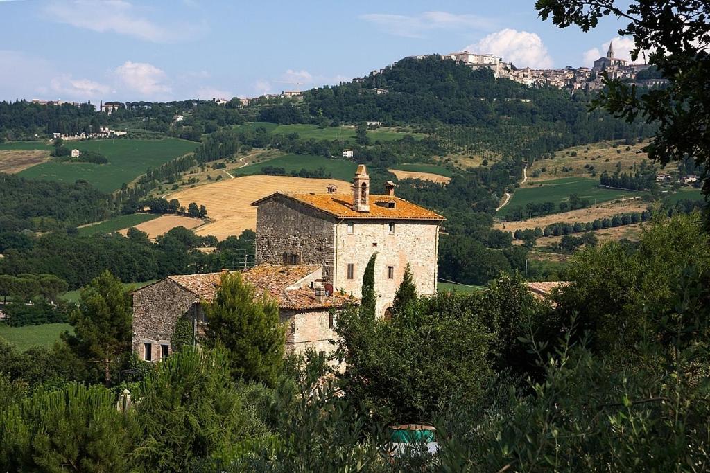 Gli Appartamenti Di Torre Bertona Todi Habitación foto