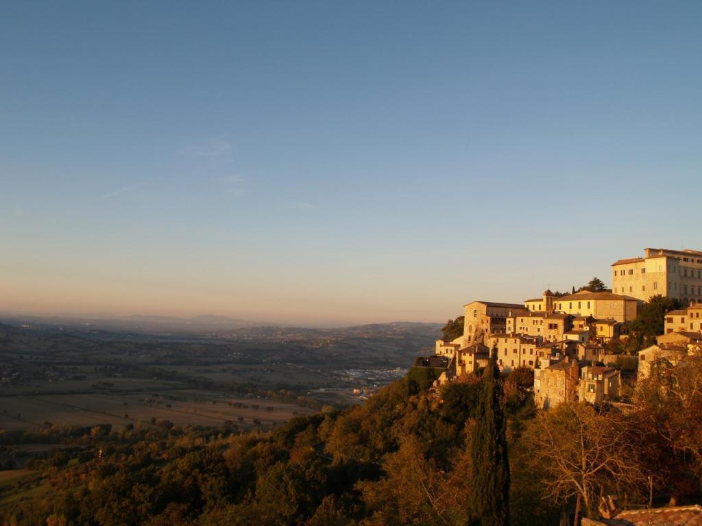 Gli Appartamenti Di Torre Bertona Todi Habitación foto